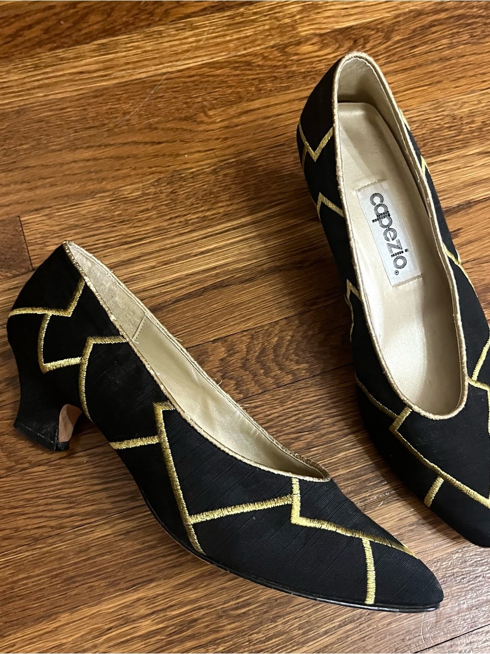 80s Capezio 8.5 N pumps low heels black gold geometric embroidered